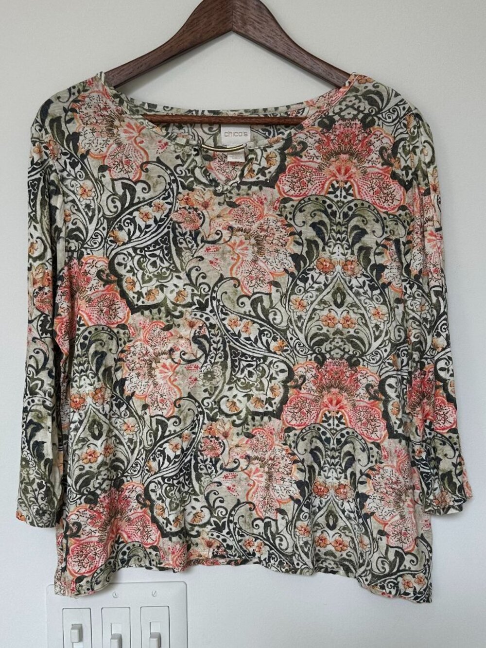 Chico's Paisley Metal Keyhole Neckline Top size 2/Large 🌿🌺